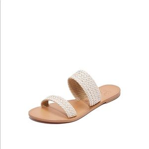 Joie a la plage sable slides